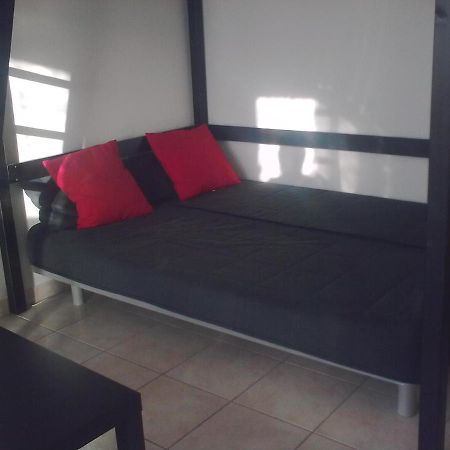 Apartamento Studio Climatise. Proche Parking, Commerces Et Mer Carqueiranne Exterior foto