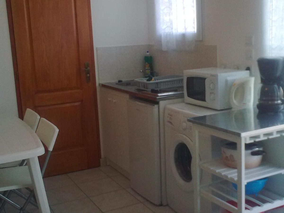 Apartamento Studio Climatise. Proche Parking, Commerces Et Mer Carqueiranne Exterior foto